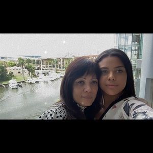 Meet your Posher, Daniela and Yanett